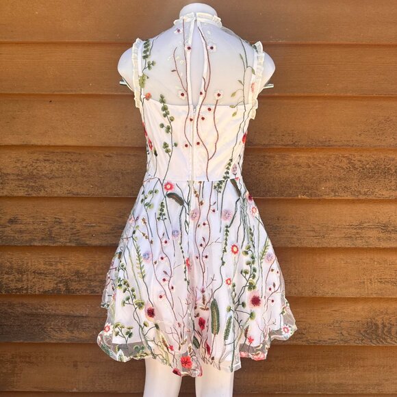 City Studio Floral Embroidered Sleeveless Fit & Flare Dress Size 11 White Multic - Picture 3 of 8